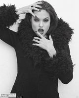 组图：朱莉20岁写真露美腿 插足皮特婚姻因真爱