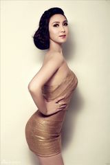 组图：王烟蒙推御姐范写真大片知性