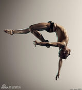 组图：奥运跳水冠军半裸展现运动之美