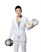 组图：包贝尔雅痞装写真  跳离《宫2》玩转时尚