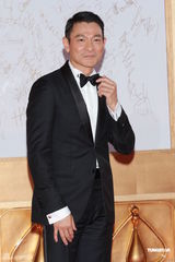 组图：刘德华刘嘉玲亮相2012年港姐总决选红毯