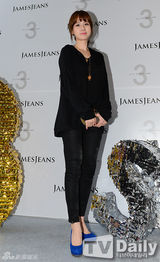 组图：车艺莲李素妍等助阵潮牌上市活动