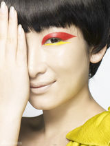 幻灯图：秦海璐登《时尚好管家》 拍摄时尚炫彩大片