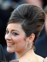 组图：《血缘》首映 歌迪亚霸气长裙艳压群芳