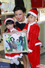 组图：李美凤享受现有生活 不考虑复出拍戏