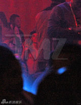 组图：比伯被捕前派对照曝光 裸上身与嫩模狂欢