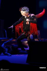 组图：张达明栋笃笑首映 叶璇诸葛梓岐齐捧场 