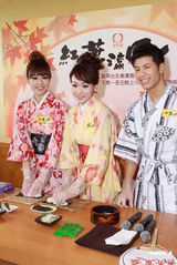 组图：《红叶瀛风》记者会 杨思琦等一起包寿司