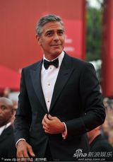 组图：《总统杀局》乔治克鲁尼携全剧组亮相红毯