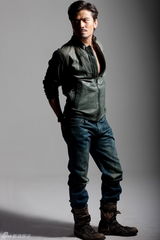 组图：唐文龙进入熟男时代 型男写真铁汉柔情