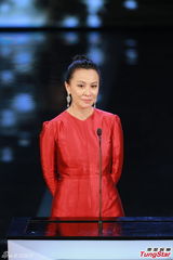 组图：刘嘉玲刘德华为《寒战》颁发最佳影片奖