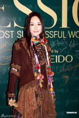 高清图：伏明霞携夫出席颁奖礼 谢杏芳诠释成功女性