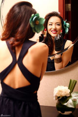 组图：叶倩云新写真曝光 黑裙红唇演绎魅惑风情