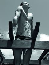 组图：法国泳坛美男展现性感运动魅力