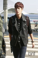 组图：韩团NU’EST飞新加坡出席韩流博览会