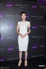 组图：李嘉欣白裙秀美背 吴千语谈林峰似有所指