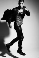 幻灯图：王千源颠覆荧幕形象 拍最新型男写真