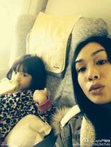 组图：钟丽缇女儿萌照曝光 与韩寒女儿似双胞胎