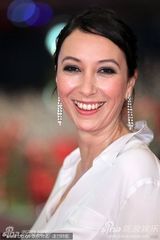 《我最好的敌人》首映 斯特劳斯玩黑白配展风情