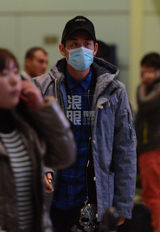 组图：董璇王宝强等众星返京 陈思成夫妇未归