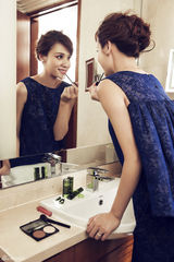 组图：田亮叶一茜游乐园回味甜蜜时光