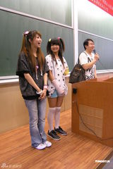 组图：13岁创作歌手许雅涵 任红十字会奖学金大使