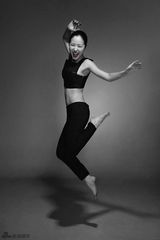 组图：江一燕写真变双面娇娃 展现清新性感双面