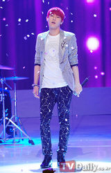 组图：韩国《MCD》李升基战胜梁耀燮获三连冠