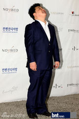 组图：韩笑星洪禄基大婚 SM娱乐家族总动员祝贺