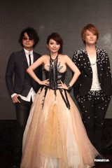 组图：F.I.R将发全新大碟 阿沁飞儿分手后不尴尬