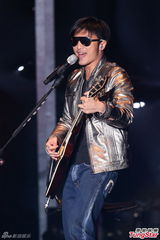 组图：陶喆与辣妹热舞互摸 谢霆锋帅气现身飙歌