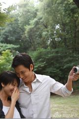 高清组图：高圆圆郑雨盛韩国拍写真 甜蜜似情侣