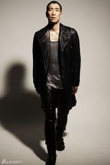 组图：王千源硬朗写真曝光 雅痞新贵展现型男质感