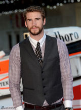 组图：雷神携爱妻亮相《极速风流》全球首映礼