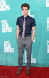 组图：新蜘蛛侠携女友艾玛-斯通亮相