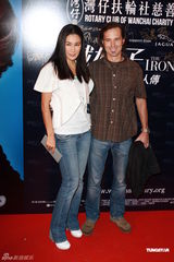 组图：《铁娘子》香港首映 何超琼温碧霞等助阵