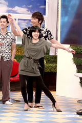 高清图：《艋舺》剧组上康熙 赵又廷阮经天玩亲嘴