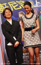 幻灯图：汤唯上海出席见面会 扮清纯笑容可掬