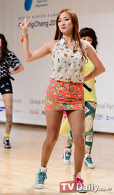 组图：韩团Wonder Girls助力公益展才艺 青春显朝气