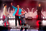 组图：BigBang首尔开迷你演唱会 成员大成缺席演出