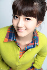 组图：白卉子荧光撞色写真 显清新俏皮本色