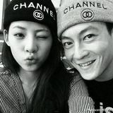 组图：陈冠希与现女友恩爱照 忘情热吻秀幸福