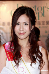 幻灯图：候选港姐现身宣传  张 莉 莎 否认澳门陪客赌钱