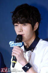 组图：韩团INFINITE暌违10个月携新专辑回归