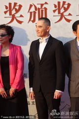 第21届金鸡百花电影节红毯男星帅气抢镜