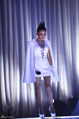 组图：阿鲁阿卓星搭档造型盘点 时尚混搭民族风