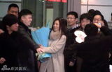 组图：酒井法子来京 热情粉丝送花