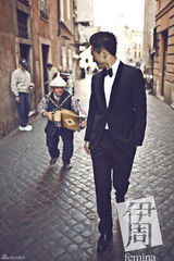 组图：高云翔登《伊周》杂志  扮嬉皮绅士漫步罗马