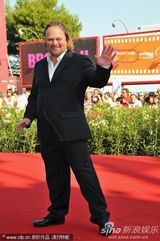 高清图：《沉默的灵魂》首映 尤利娅尤里热吻抢镜