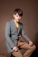 组图：孙坚型男魅力不减 写真帅气阳光